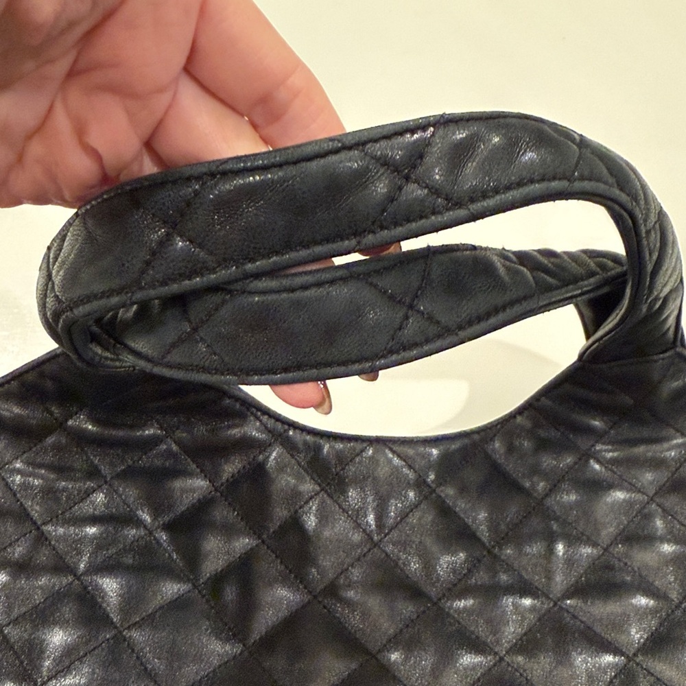 Yves Saint Laurent Icare lambskin quilted Tote Bag w/ pochette - Picture 9 of 16